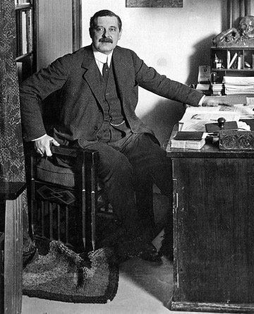 Peter Behrens in his office