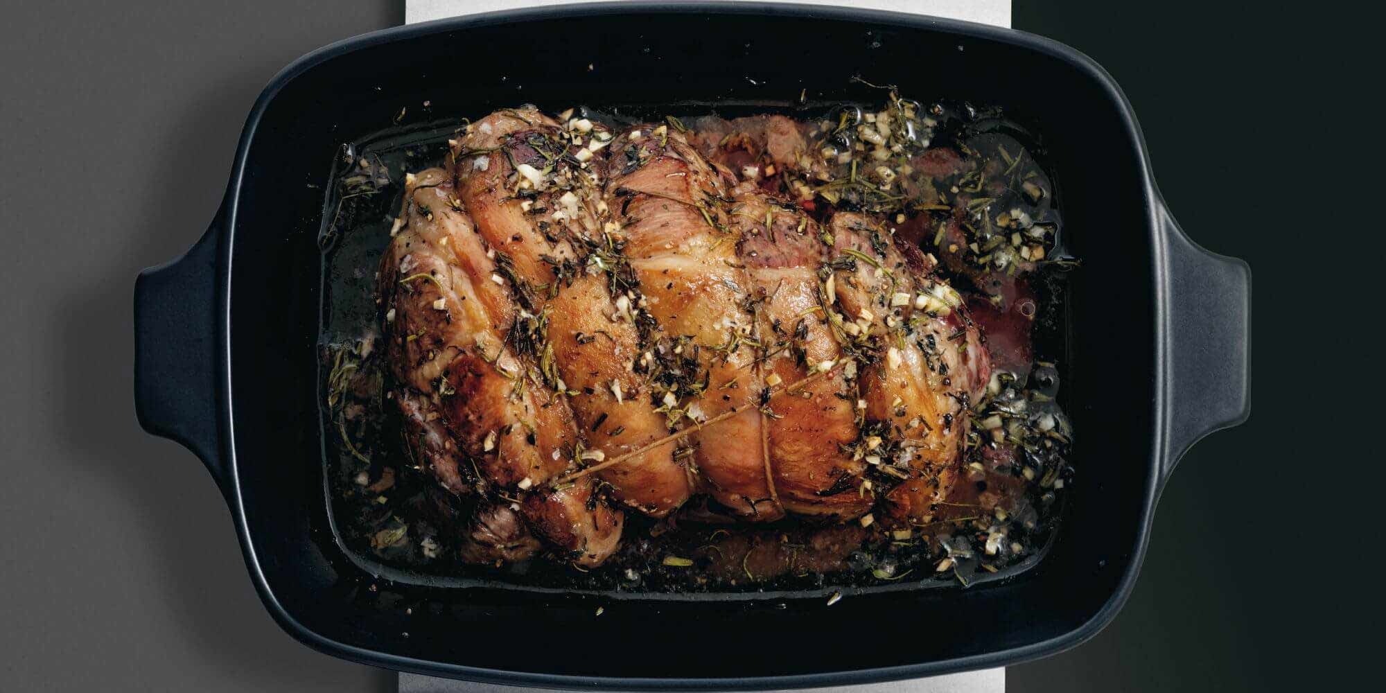 PINK ROASTED LEG OF LAMB WITH ROSEMARY