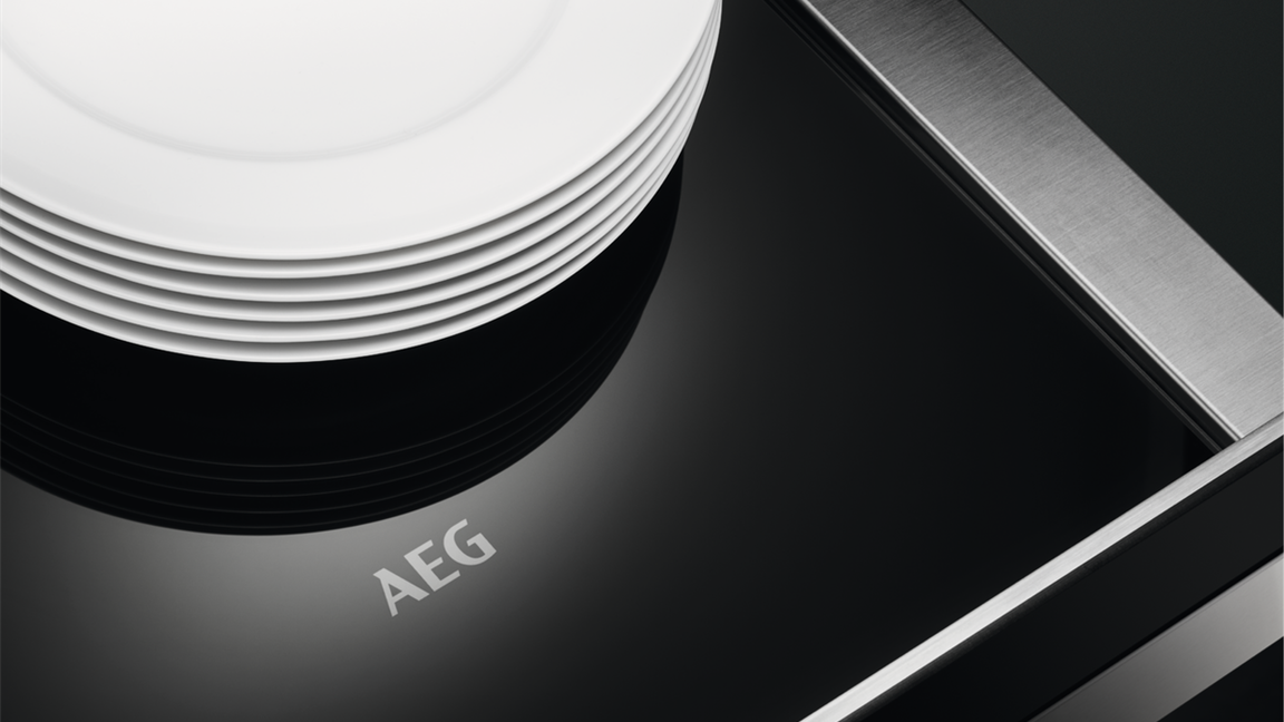 SERVE MEALS HOT ON PRE-WARMED PLATES